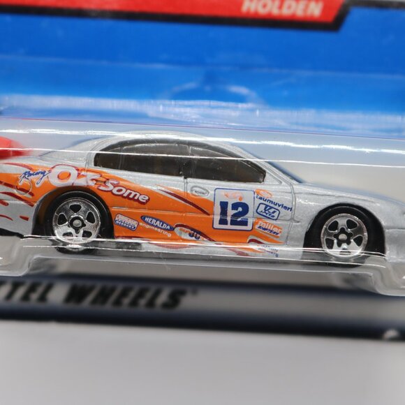 Hot Wheels 2000 First Editions Holden Commodore lot of 2 - Picture 2 of 5